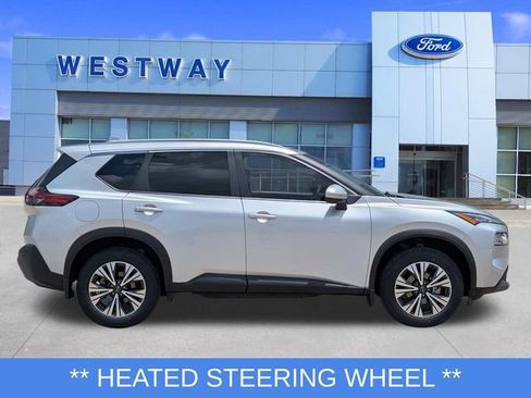 Used 2023 Nissan Rogue SV w/ SV Premium B Package FWD image 2