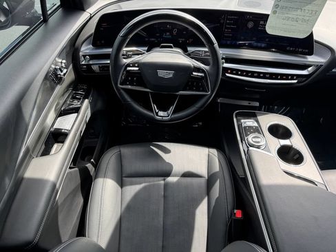 Certified 2024 Cadillac Lyriq Luxury AWD/4WD image 15