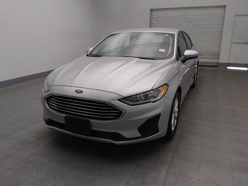 Used 2019 Ford Fusion SE FWD image 15