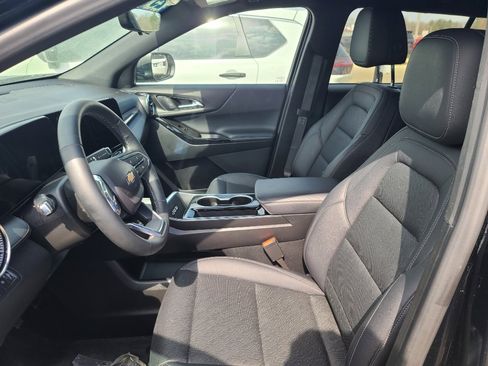 Used 2025 Chevrolet Equinox LT w/ Convenience Package II image 9