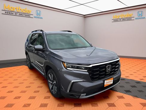 Used 2025 Honda Pilot Touring image 7