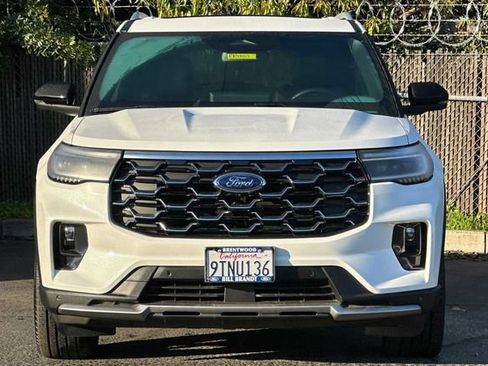 Used 2025 Ford Explorer Platinum w/ Ultimate Package image 6