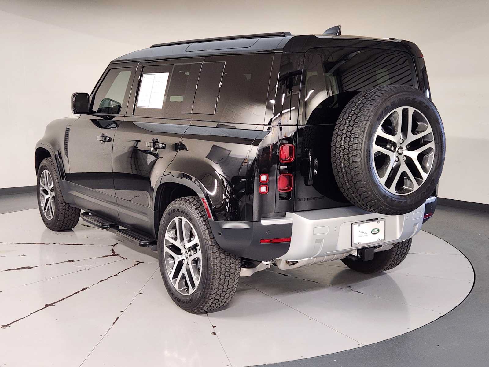 Used 2025 Land Rover Defender 110 S AWD/4WD image 6