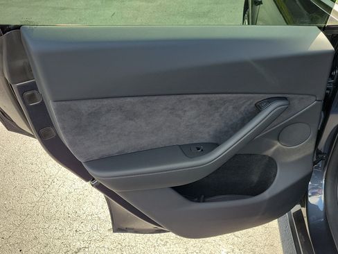 Used 2024 Tesla Model Y Long Range AWD/4WD image 10