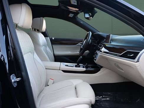 Used 2020 BMW 750i xDrive w/ Executive Package AWD/4WD image 15