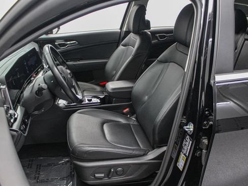 Used 2025 Kia Sportage EX FWD image 17