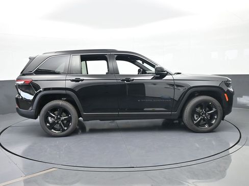 New 2026 Jeep Grand Cherokee Limited w/ Limited Altitude Package RWD image 7