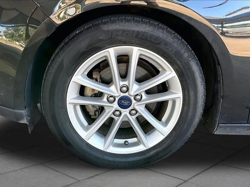 Used 2015 Ford Focus SE FWD image 11