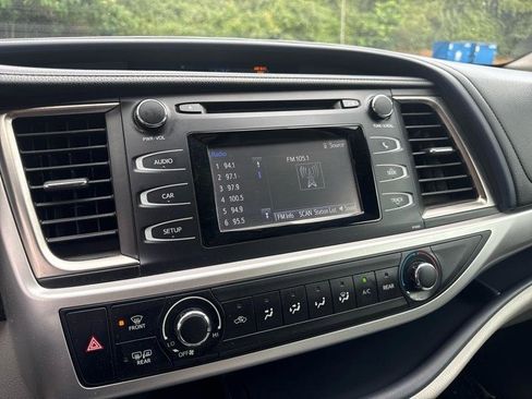Used 2016 Toyota Highlander LE FWD image 30