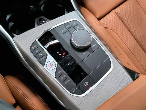 Certified 2025 BMW 330i Sedan image 36