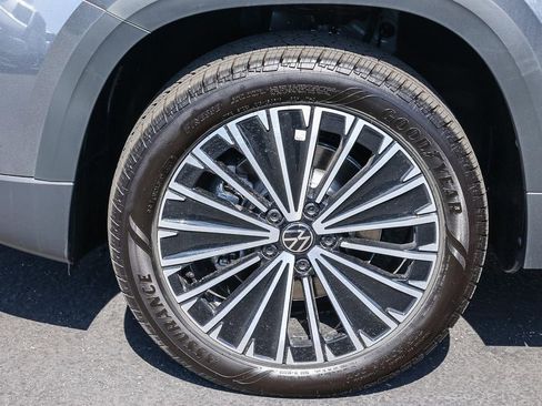 New 2025 Volkswagen Taos SE image 10