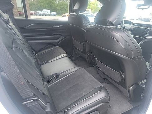 Used 2024 Jeep Grand Cherokee L Laredo image 15