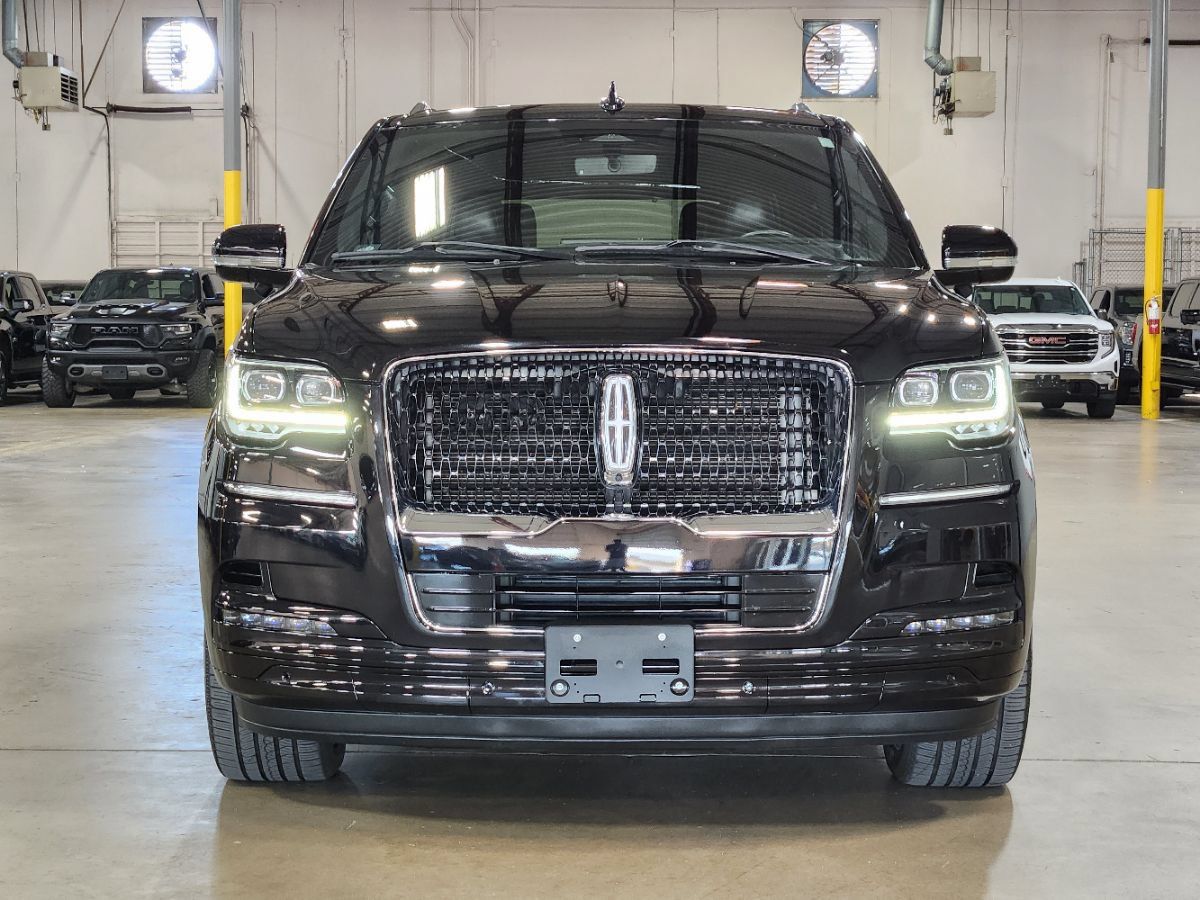 Used 2022 Lincoln Navigator Reserve AWD/4WD image 2
