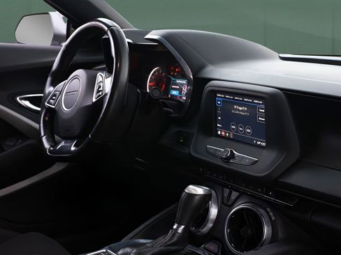 Used 2019 Chevrolet Camaro LT image 21