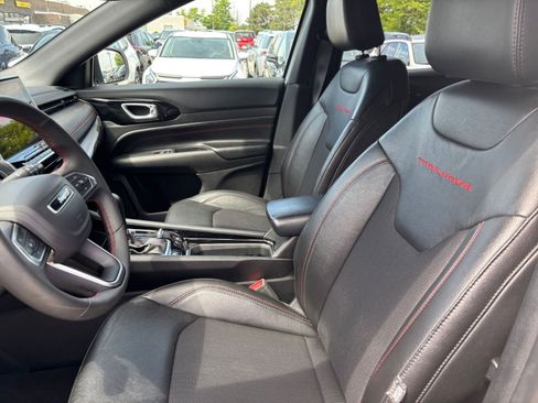 Used 2025 Jeep Compass Trailhawk AWD/4WD image 24