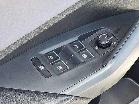 Used 2026 Volkswagen Jetta SE FWD image 13