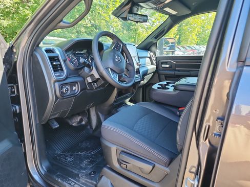 New 2026 RAM 5500 4x4 Crew Cab image 3