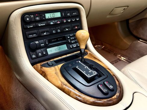 Used 2001 Jaguar XK8 Convertible RWD image 30