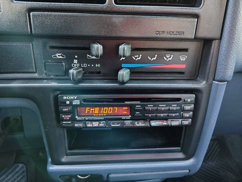 Used 1992 Toyota Pickup Deluxe image 12