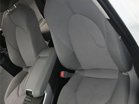 Used 2022 Toyota Highlander LE image 11