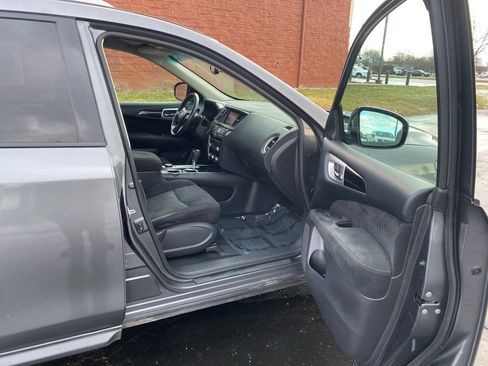 Used 2016 Nissan Pathfinder SV image 23