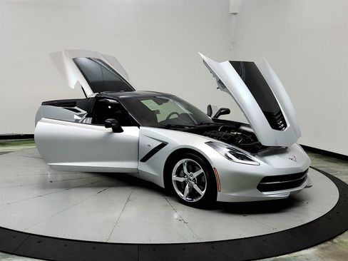 Used 2015 Chevrolet Corvette Stingray Coupe RWD image 10