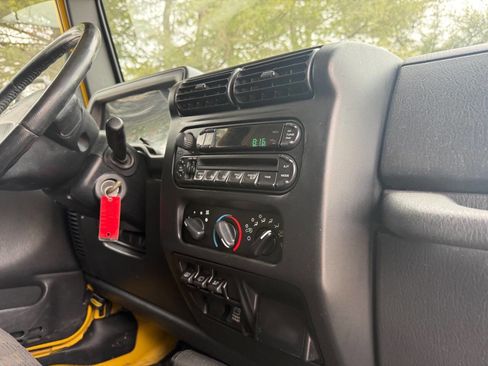 Used 2004 Jeep Wrangler 4WD image 90