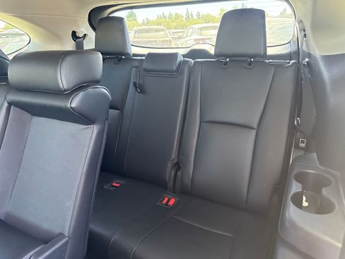 Used 2023 Toyota Highlander XLE FWD image 18