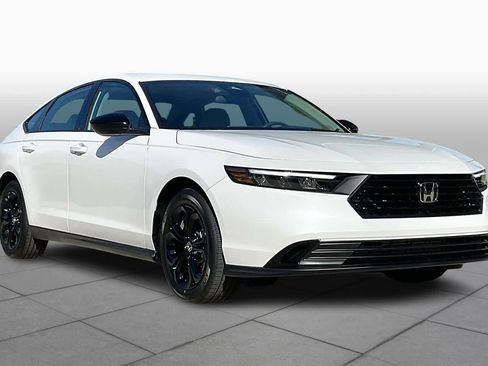 Certified 2025 Honda Accord SE image 2