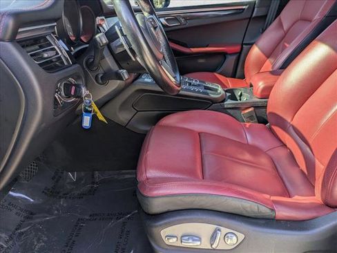 Used 2019 Porsche Macan S image 16