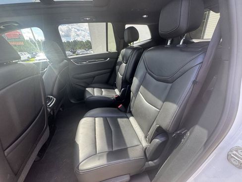 Used 2020 Cadillac XT6 Premium Luxury FWD image 8