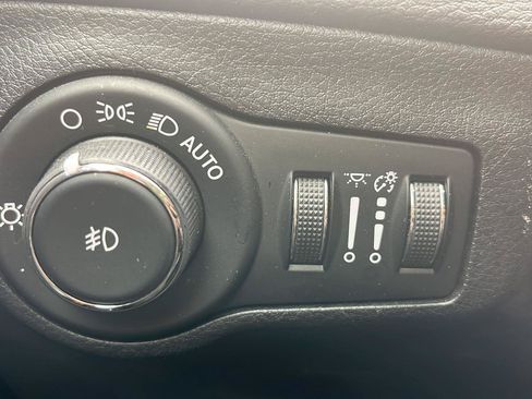 Used 2019 Jeep Compass Limited AWD/4WD image 12