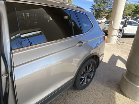 Used 2023 Volkswagen Tiguan SE w/ Panoramic Sunroof Package FWD image 47