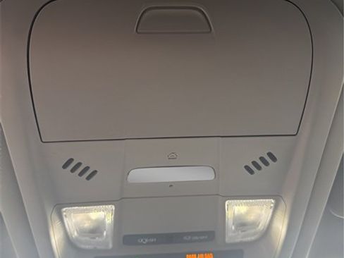 Used 2024 GMC Terrain SLT image 20