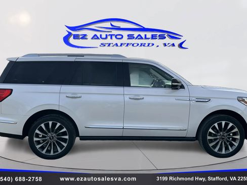 Used 2018 Lincoln Navigator Select image 4