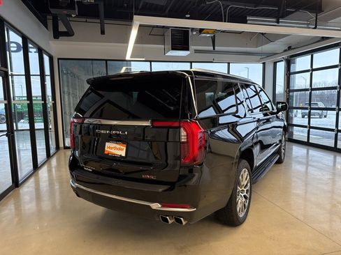 Used 2025 GMC Yukon XL Denali image 5