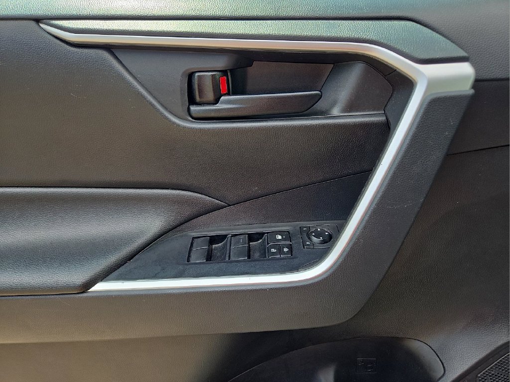 Used 2019 Toyota RAV4 LE w/ All Weather Liner Package AWD/4WD image 10