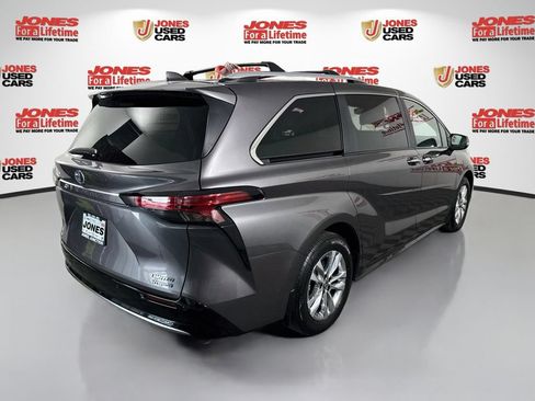 Used 2024 Toyota Sienna Limited AWD/4WD image 17
