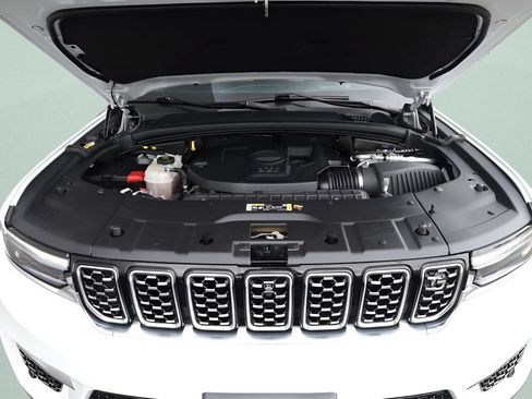 Used 2022 Jeep Grand Cherokee Summit AWD/4WD image 9