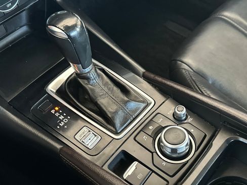 Used 2018 MAZDA MAZDA3 Touring FWD image 20