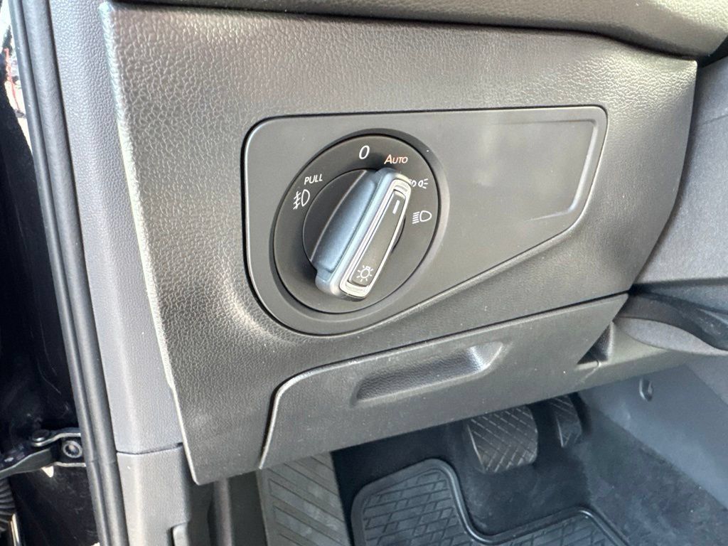 Used 2019 Volkswagen Tiguan SEL AWD/4WD image 18