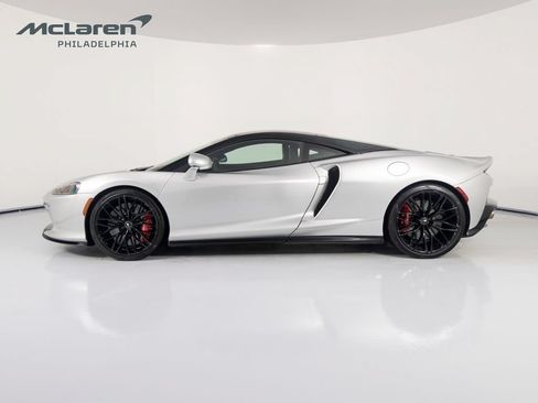Used 2022 McLaren GT RWD image 2