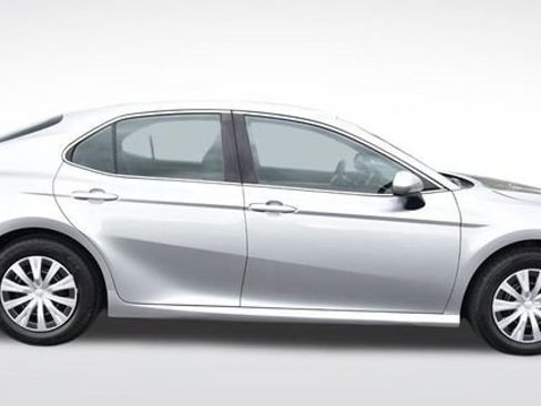 Used 2023 Toyota Camry LE FWD image 5