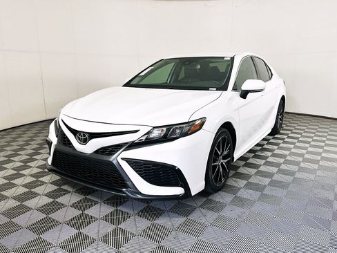 Used 2022 Toyota Camry SE w/ Convenience Package FWD image 7