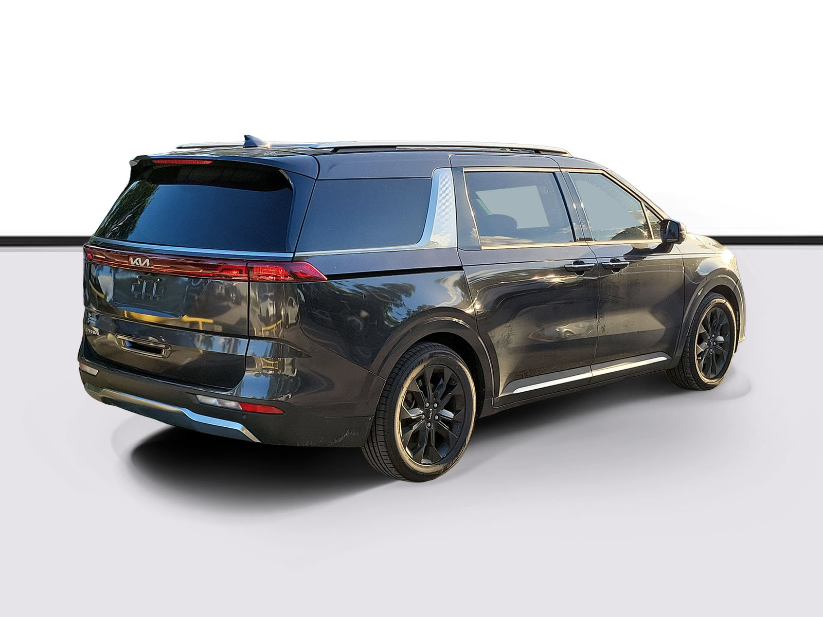 Used 2024 Kia Carnival SX FWD image 3