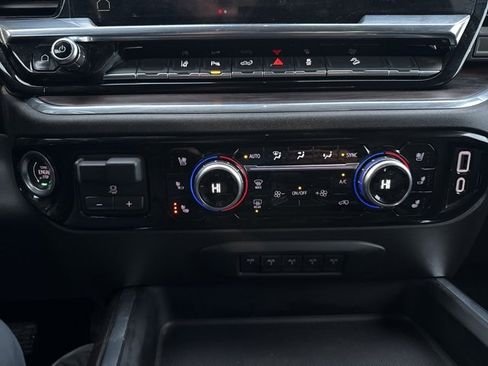 Used 2025 GMC Sierra 2500 SLT w/ SLT Premium Package image 29