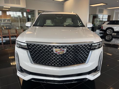 Certified 2024 Cadillac Escalade ESV Premium Luxury AWD/4WD image 10