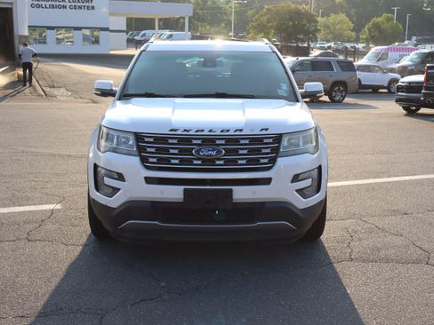 Used 2016 Ford Explorer Limited w/ Equipment Group 301A AWD/4WD image 3