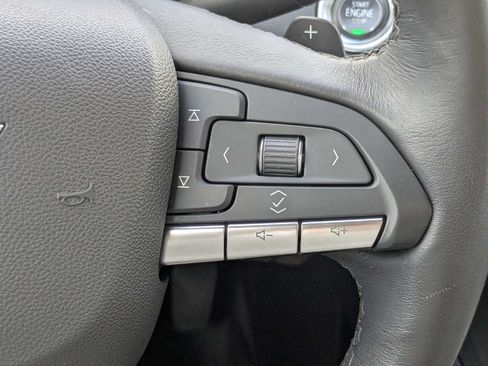 Used 2023 Cadillac XT4 Luxury w/ Cold Weather Package FWD image 28