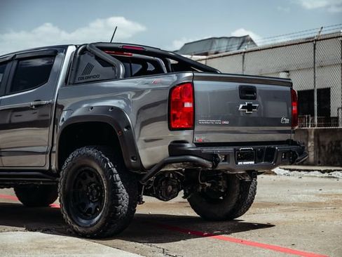 Used 2019 Chevrolet Colorado ZR2 w/ Colorado ZR2 Bison Edition AWD/4WD image 43